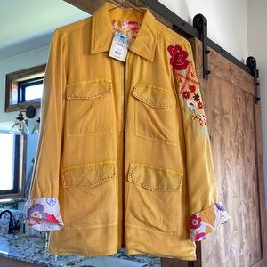 Super cute jacket!!!! Brand new✨ size small.